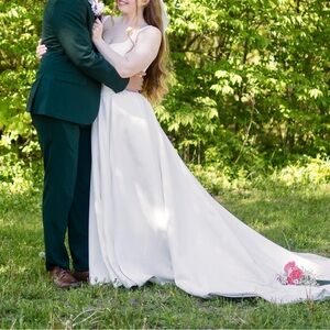 “Winnie” Vow’d wedding dress size 10 purchased 2025 at Vow’d Easton